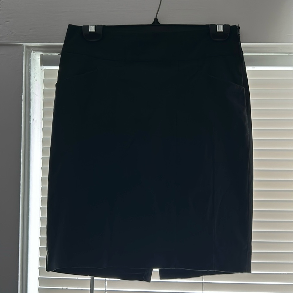 The Limited black cottonn skirt 
Size 2